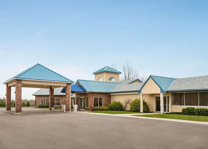 Days Inn & Suites By Wyndham Moncton